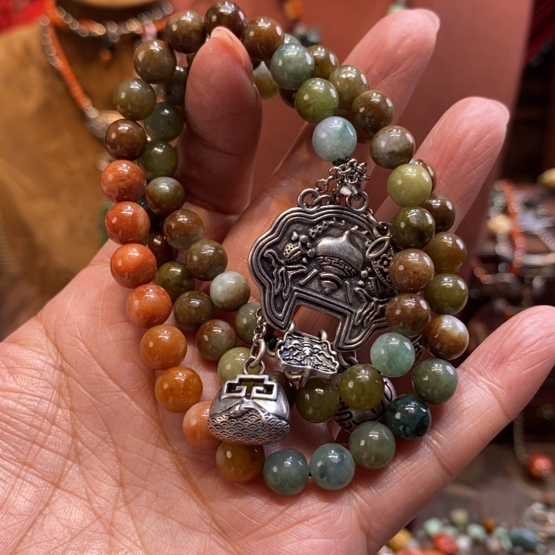 翡翠吊坠(赠链)未镶嵌