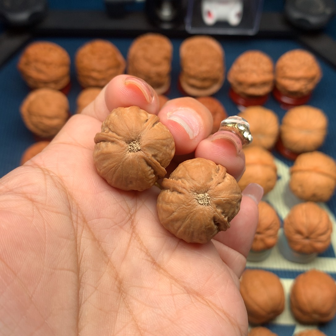 文玩核桃把件美****妞核桃