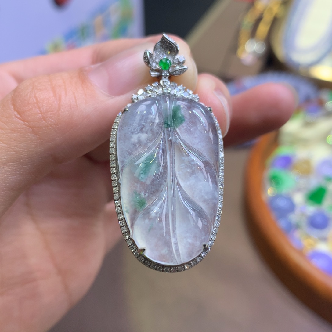 翡翠18K金镶嵌颈饰