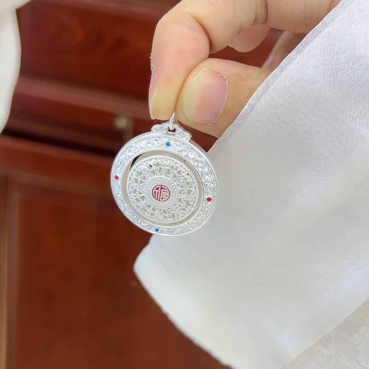 吊坠足银 足银999.9 【转动八宝罗盘】吊坠