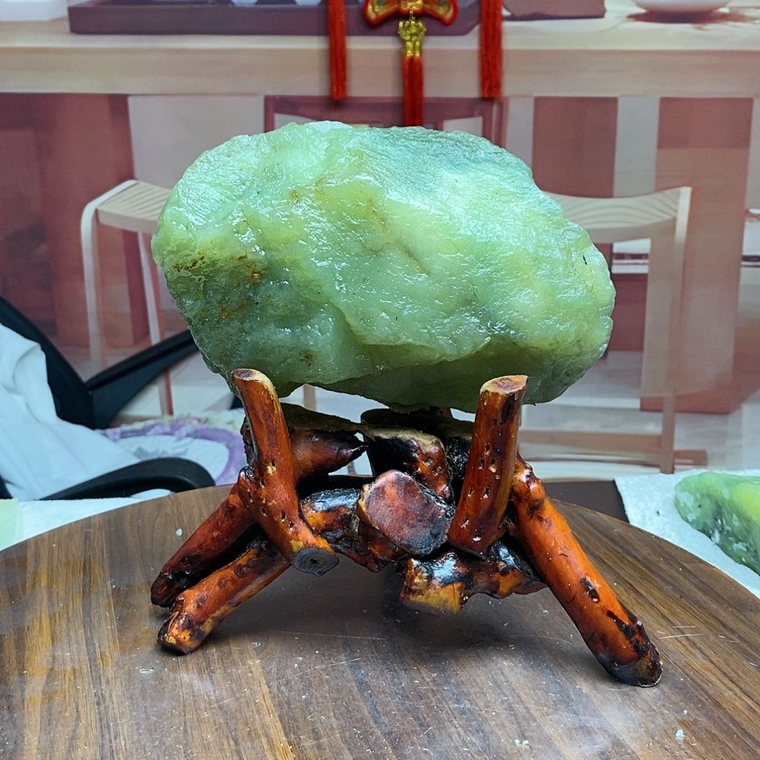 蛇纹石玉原石未镶嵌