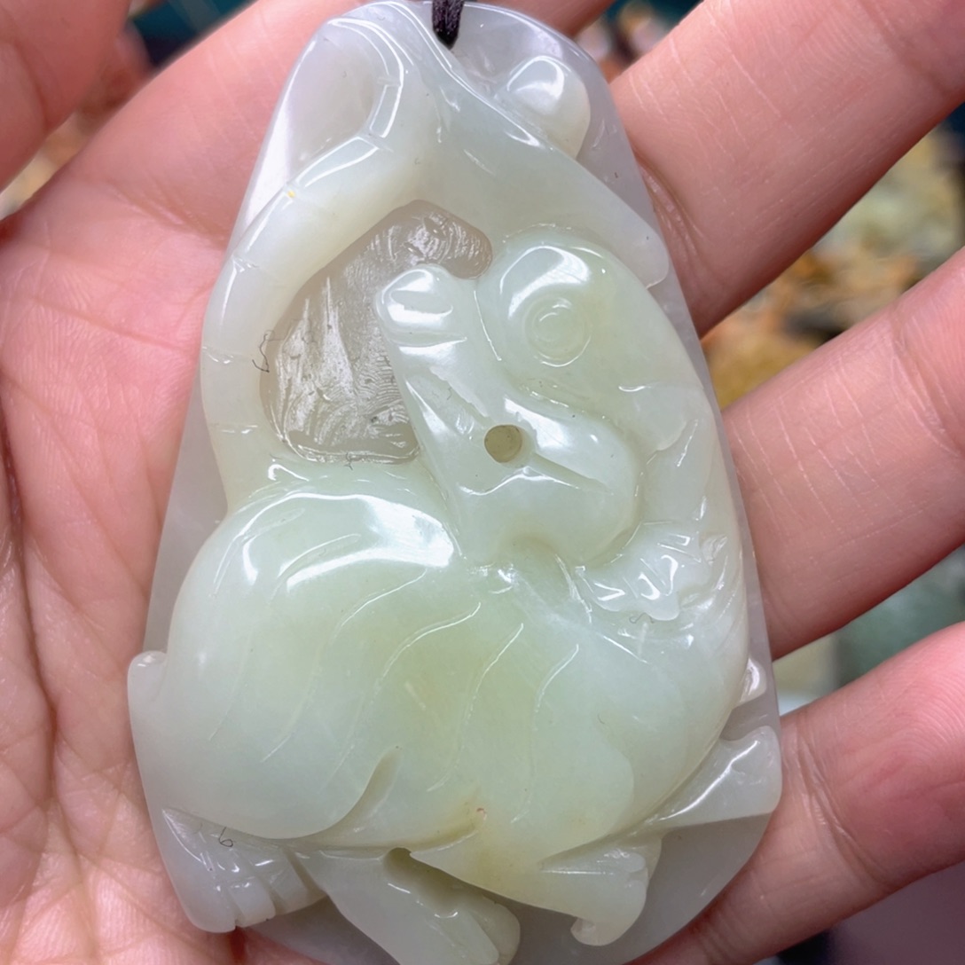 蛇纹石玉颈饰未镶嵌