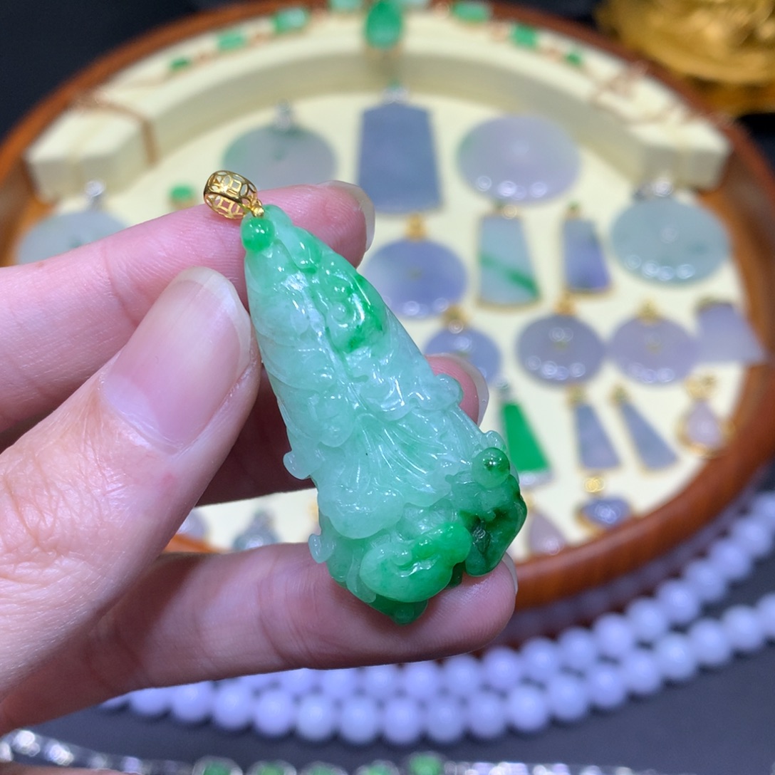 翡翠吊坠(不含链)18K金镶嵌