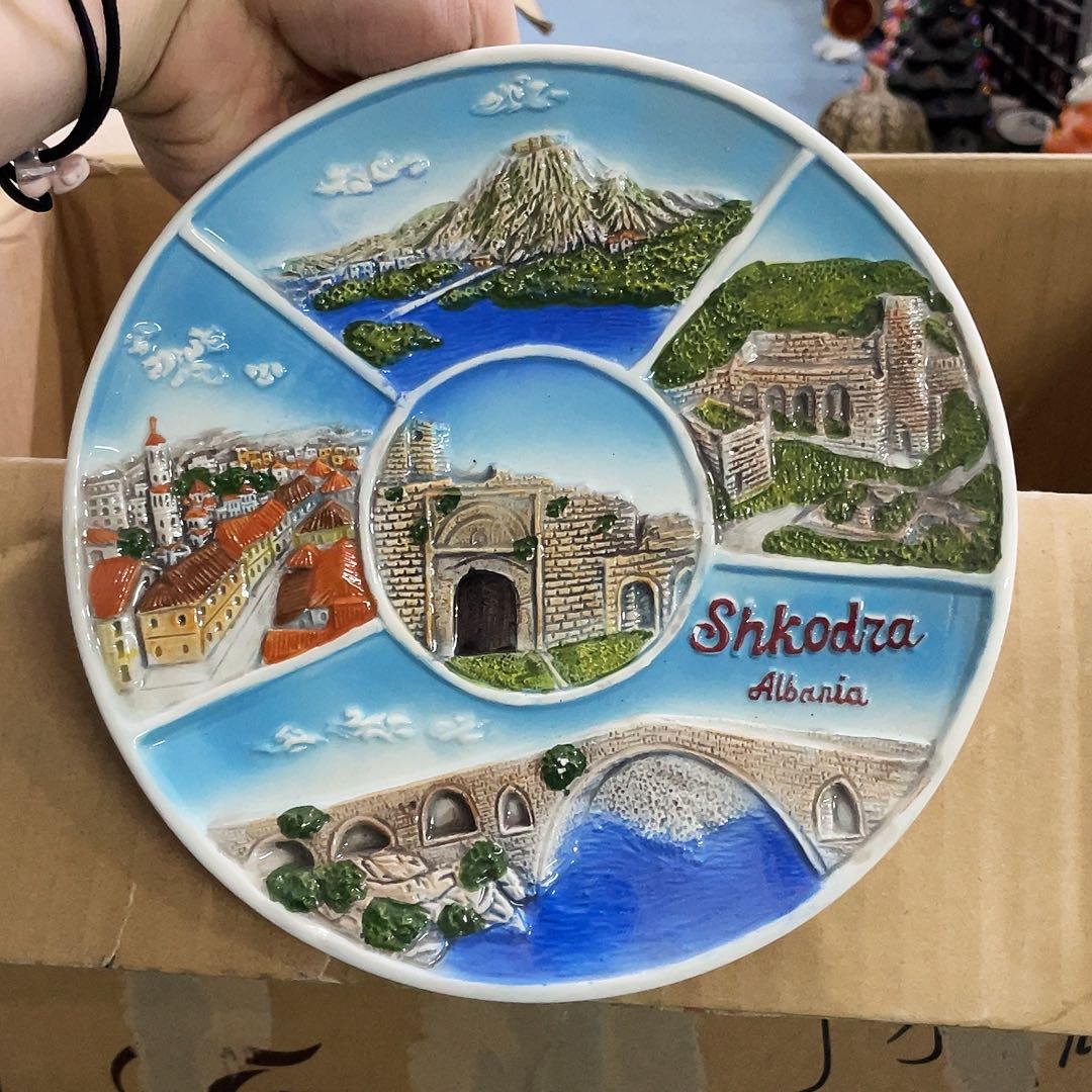 摆件   磕碰。封釉。