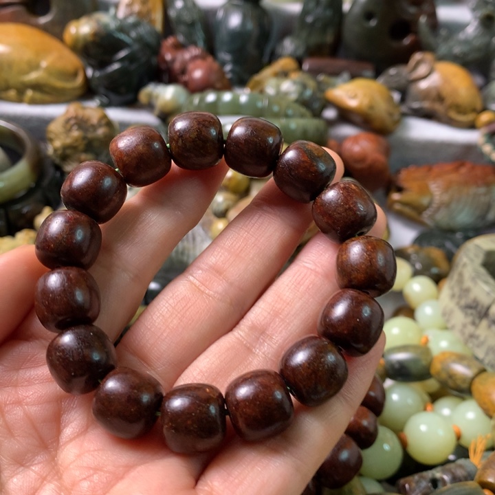 未镶嵌岫岩河磨玉（透闪石质玉）把件