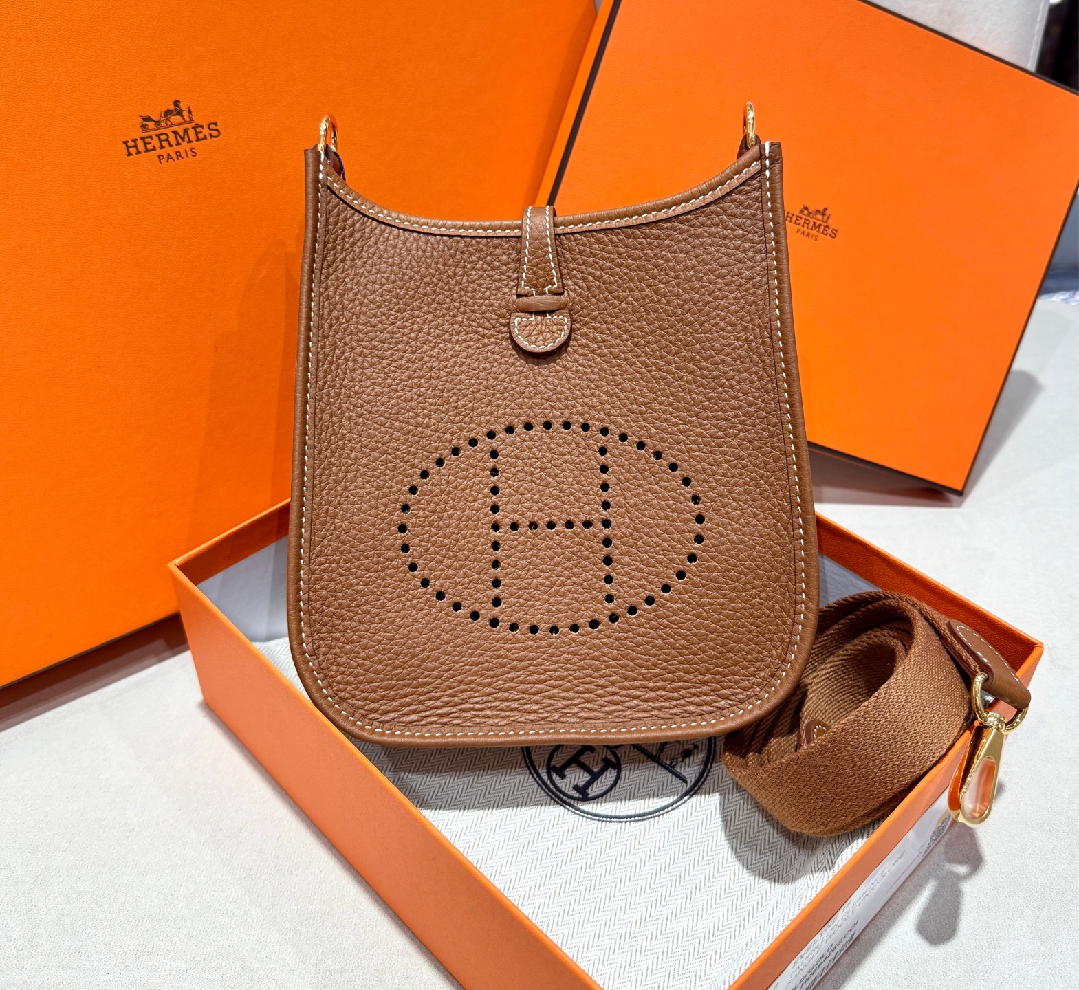 未使用 Hermes/爱马仕 Evelyne16 金棕色 单肩斜挎包U刻/0778