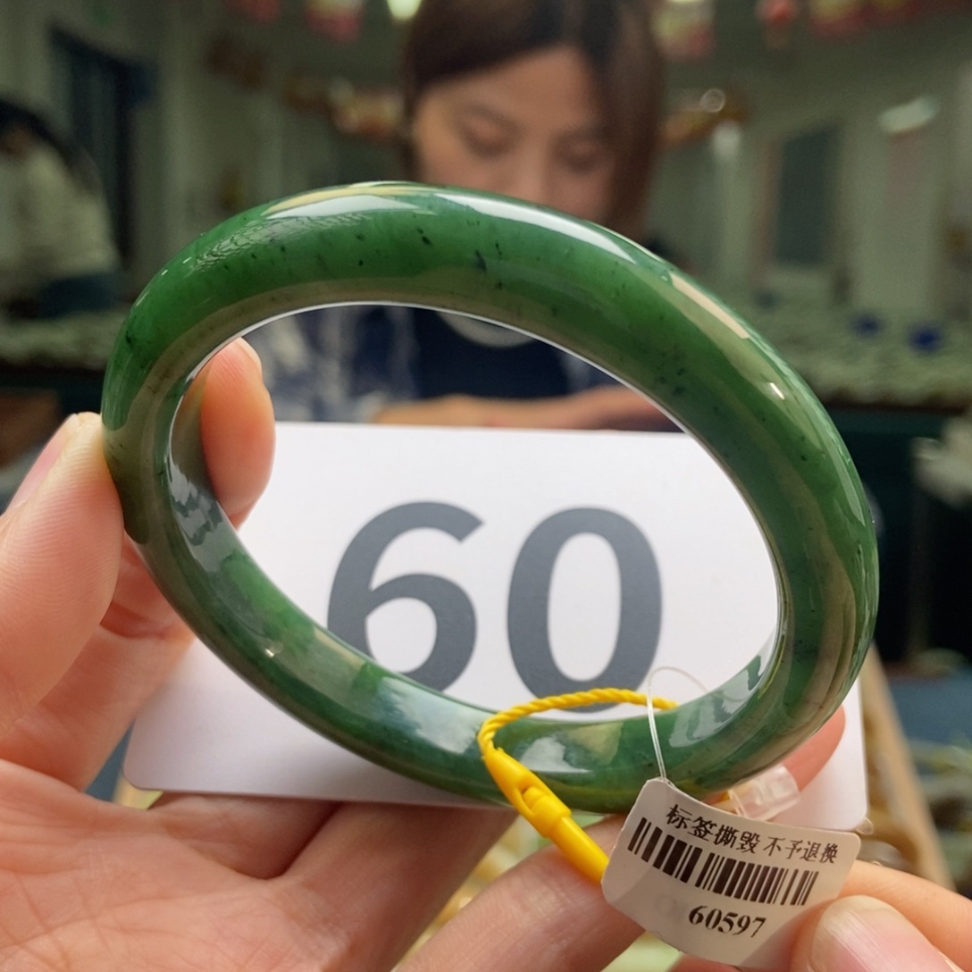 和田玉手镯未镶嵌纹