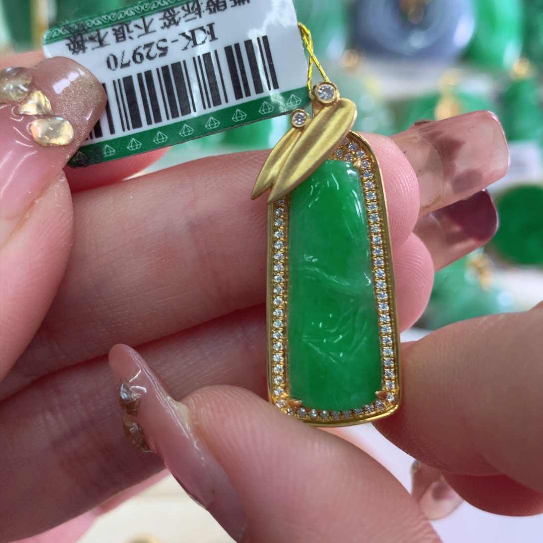 翡翠吊坠(不含链)18K金镶嵌