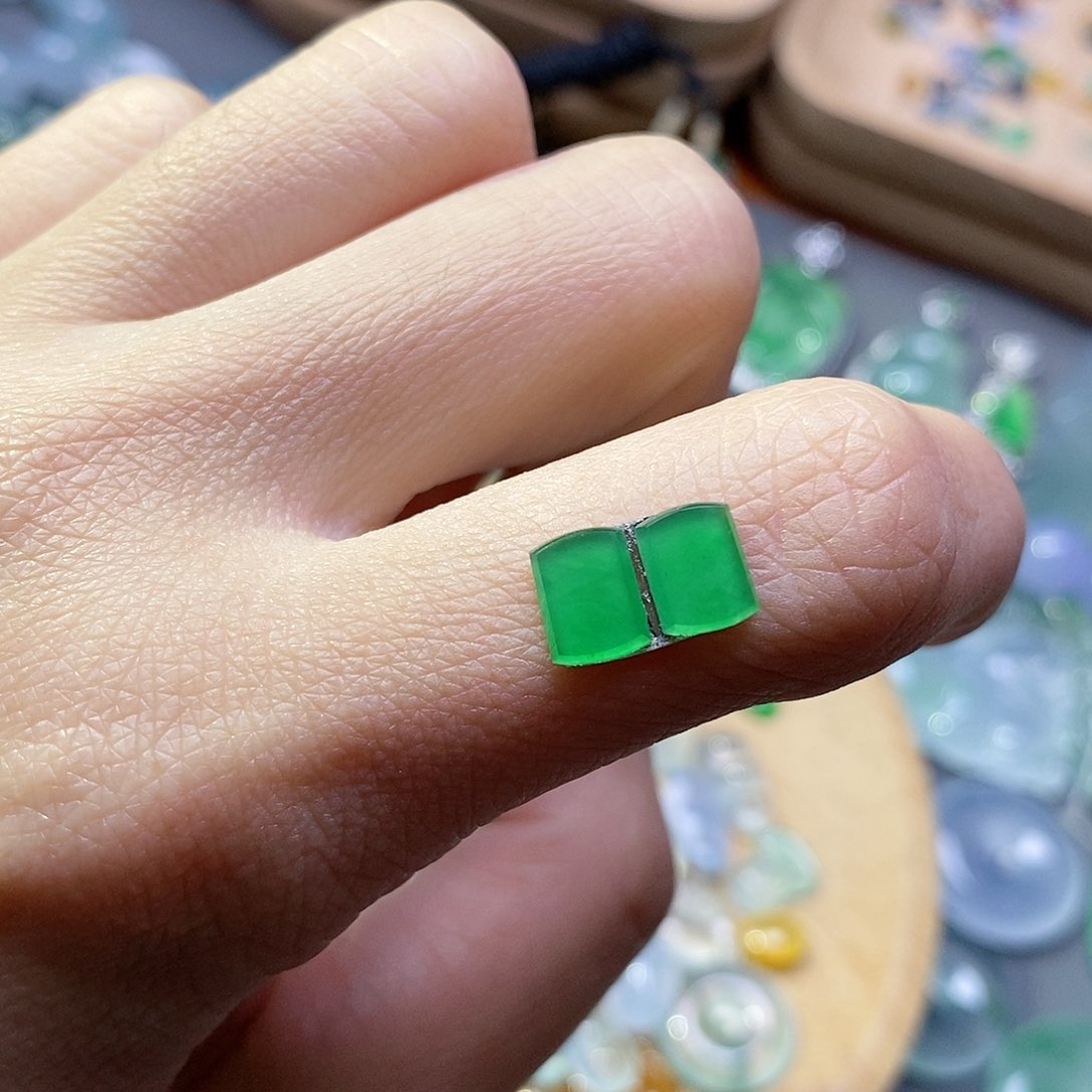 翡翠颈饰未镶嵌翡翠