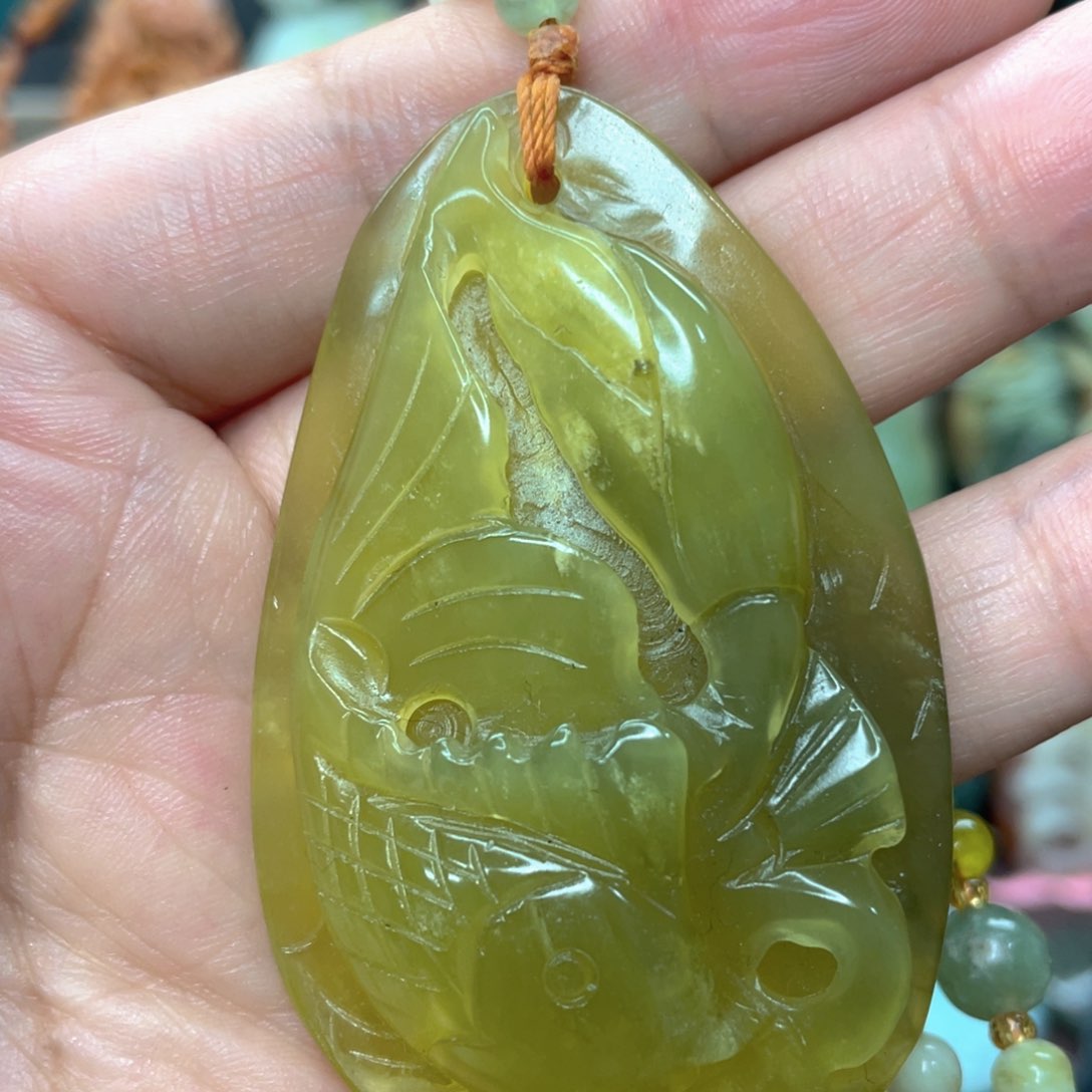 蛇纹石玉颈饰未镶嵌