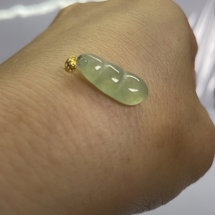 颈饰18K金镶嵌翡翠A货翡翠镶嵌豆荚