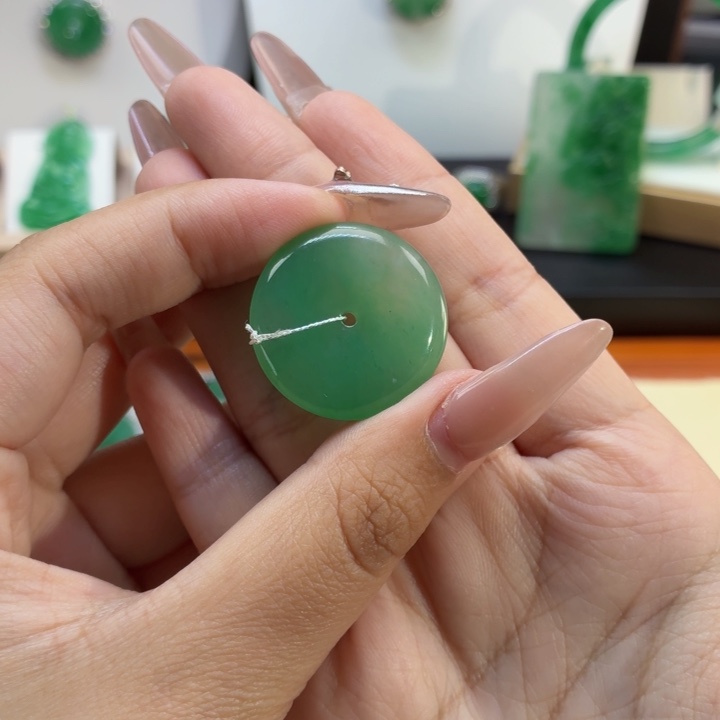 石英质玉（非洲翠）未镶嵌颈饰AB