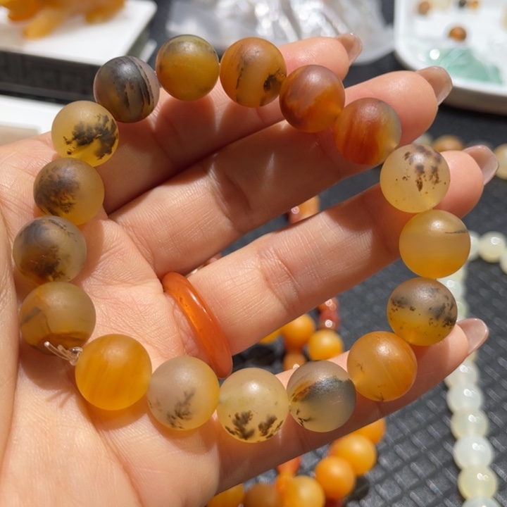 未镶嵌石英质玉（黄龙玉）手串