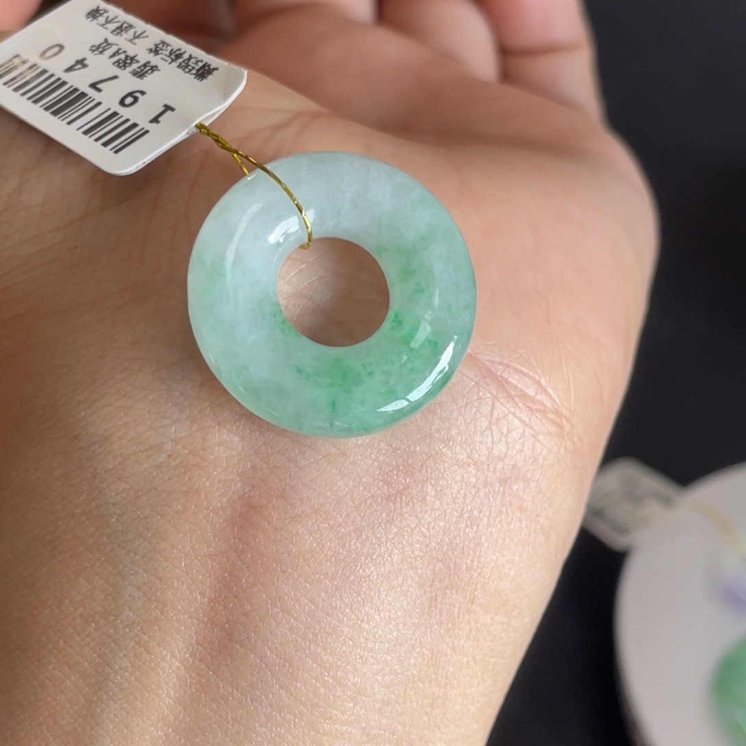 翡翠未镶嵌颈饰圈