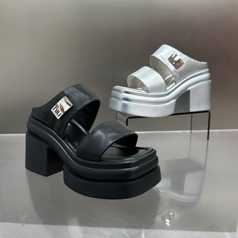 【左右华菲】10cm欧洲站真皮厚底凉拖鞋2025夏季外穿时尚增高半拖鞋