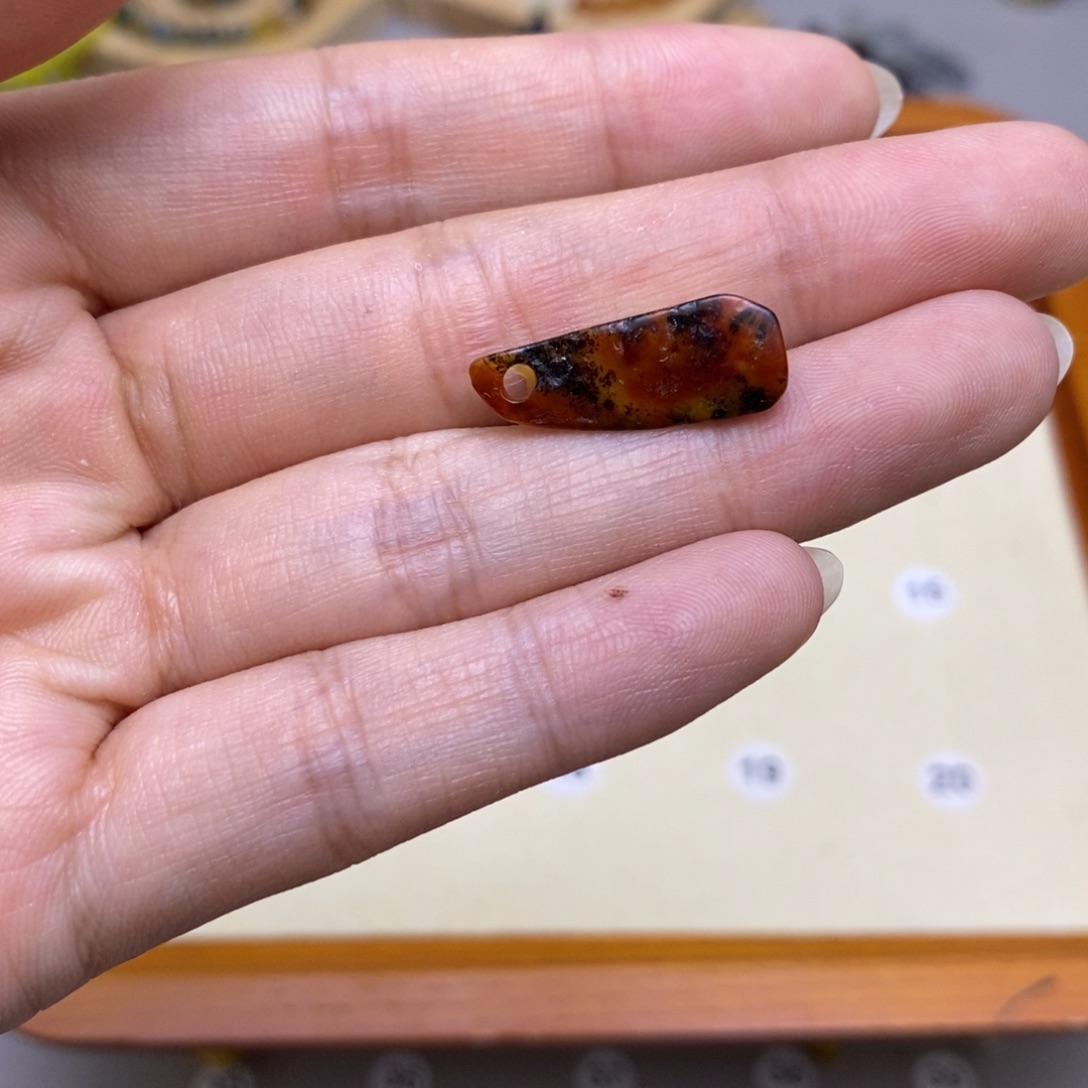 青***棉未镶嵌蛇纹石玉配饰
