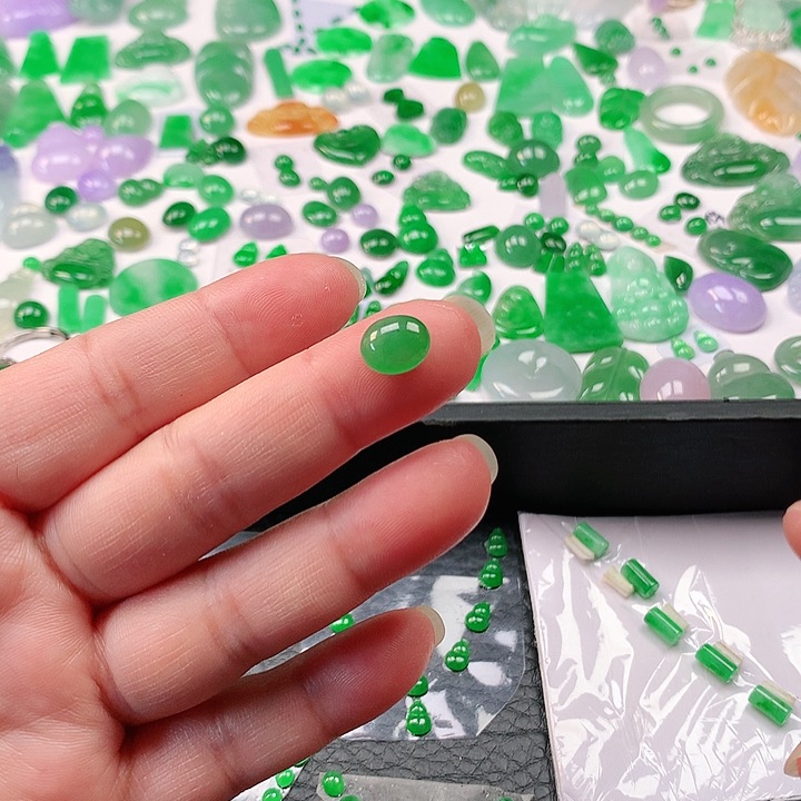 翡翠颈饰未镶嵌翡翠