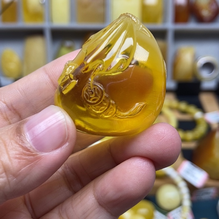 琥珀未镶嵌裸石吊坠