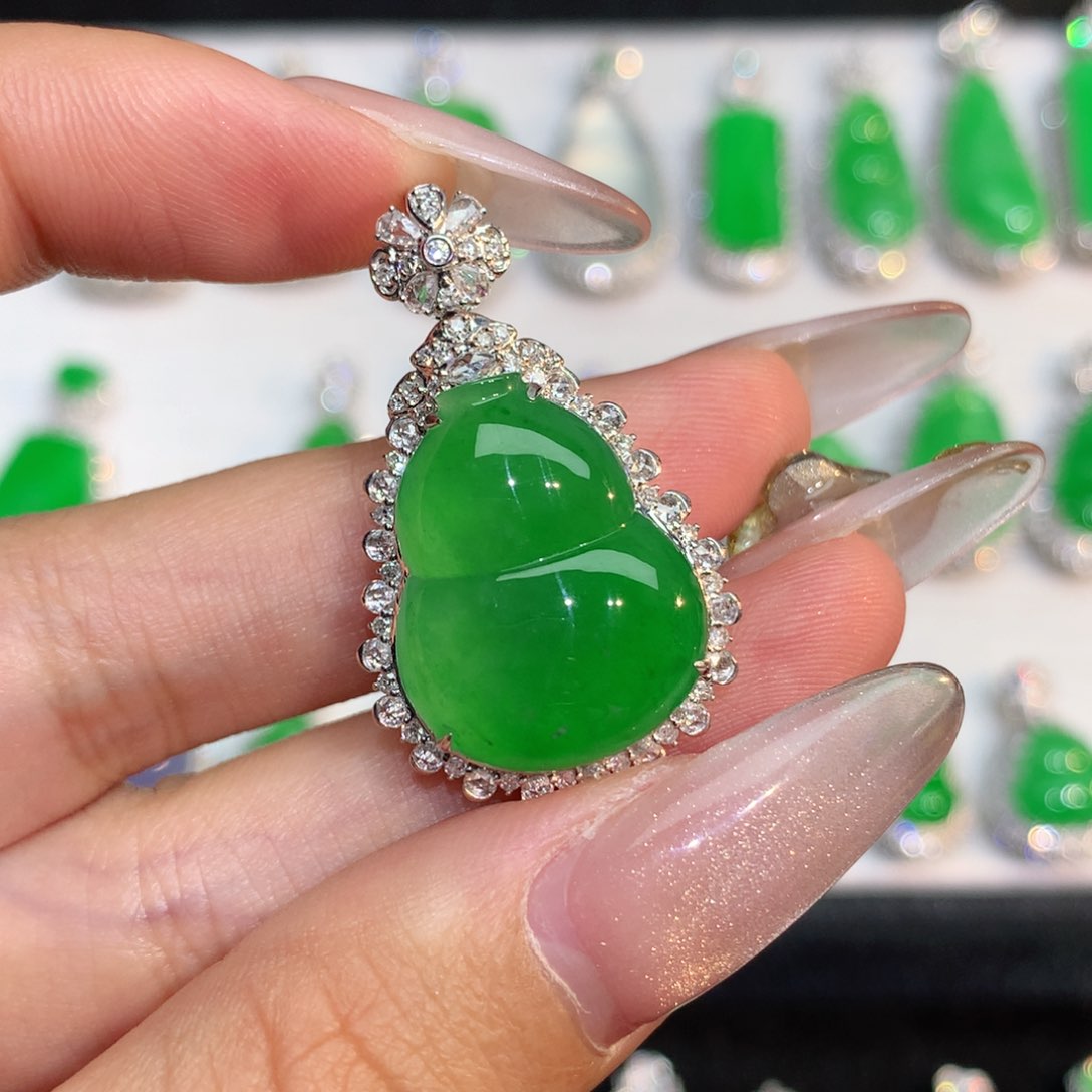 翡翠颈饰18K金镶嵌云**下翡翠