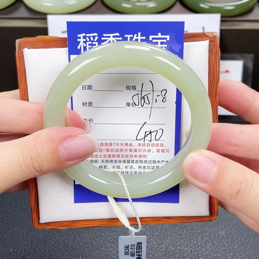 和田玉手镯未镶嵌