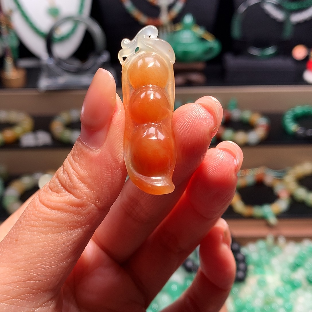 石英质玉未镶嵌颈饰
