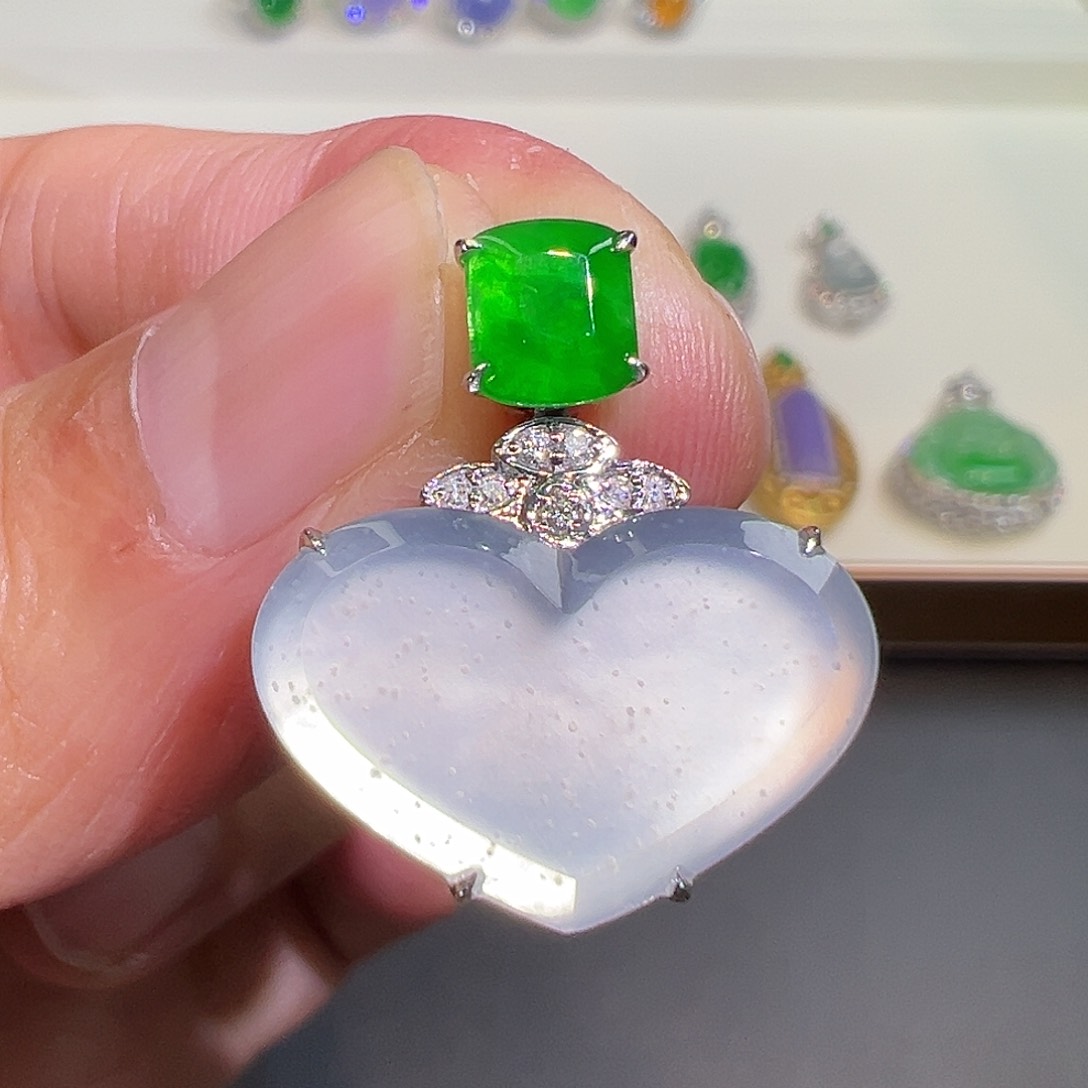 翡翠颈饰18K金镶嵌翡翠