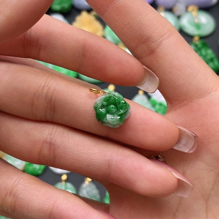 翡翠颈饰未镶嵌吊坠