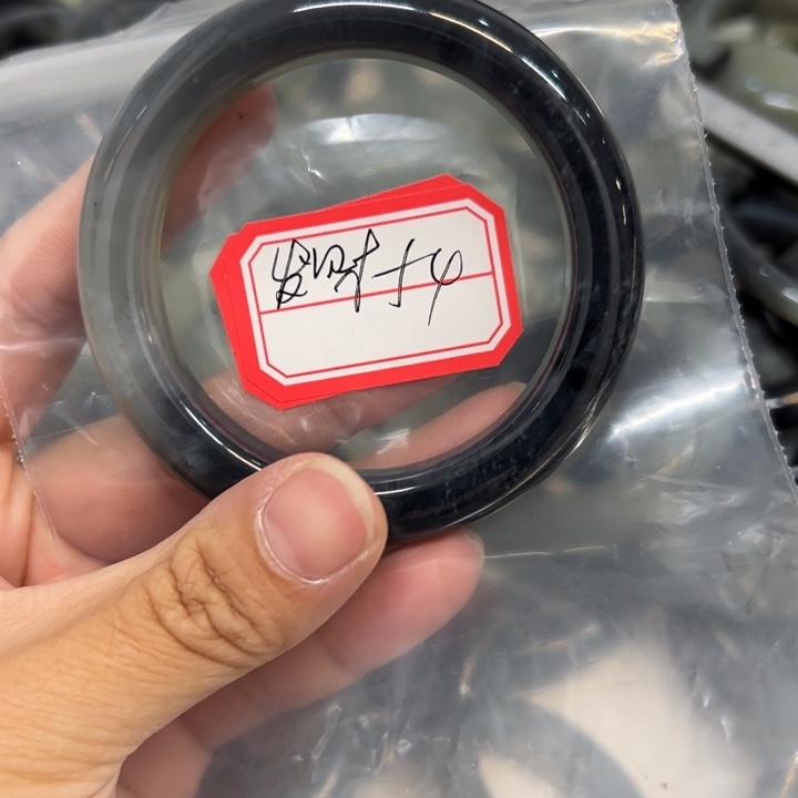 发***财蛇纹石玉未镶嵌手镯