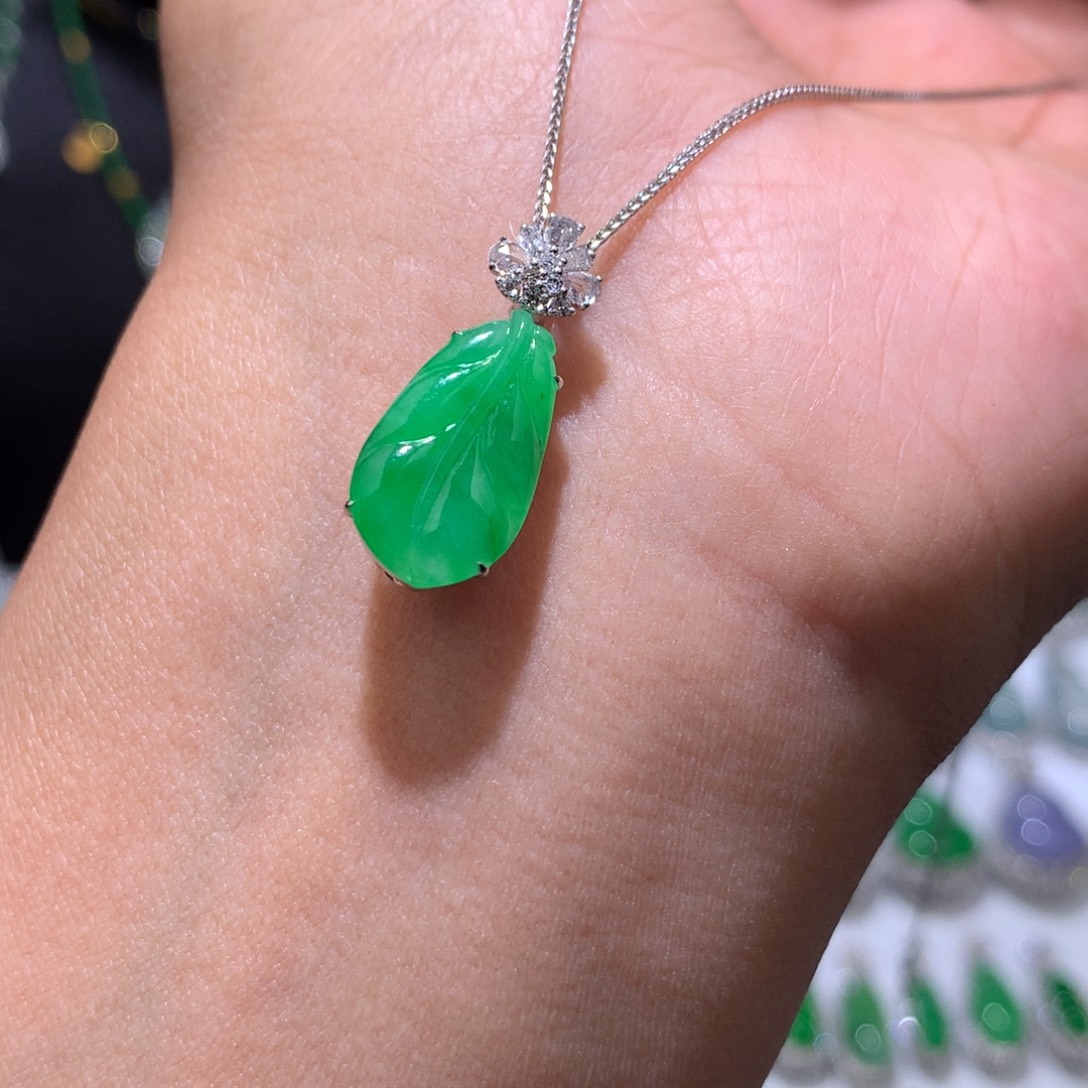 翡翠18K金镶嵌吊坠(赠链)