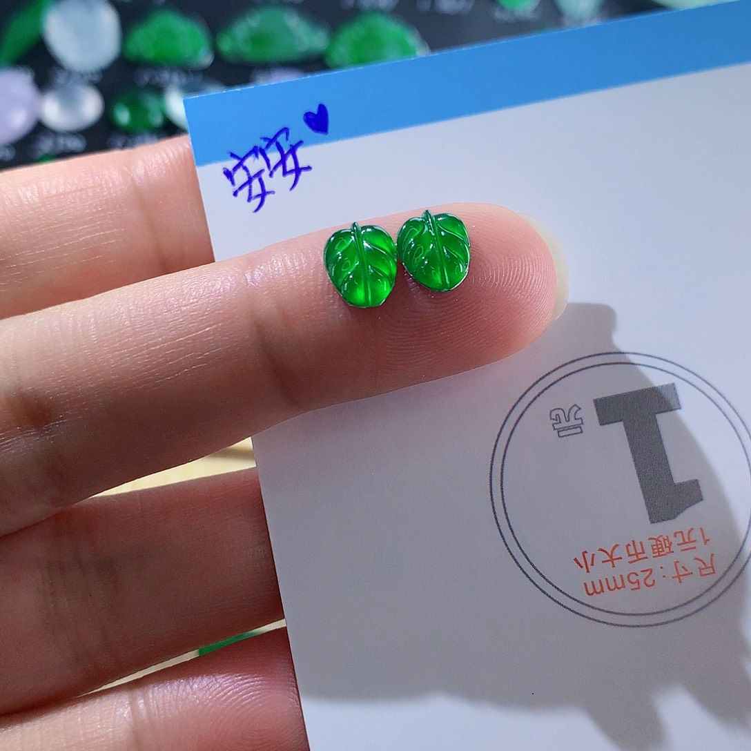 翡翠颈饰未镶嵌天然翡翠高冰强推绿叶子