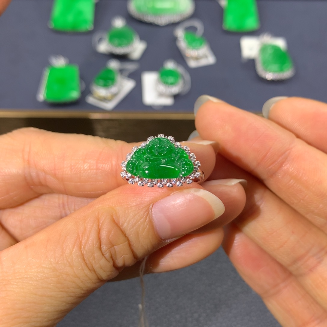 翡翠戒指18K金镶嵌翡翠