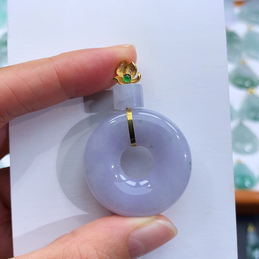 翡翠18K金镶嵌颈饰翡翠吊坠