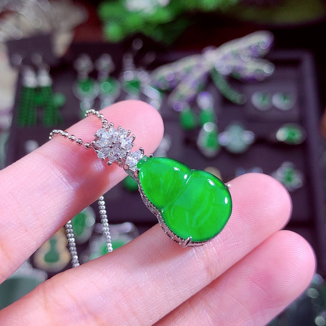 颈饰未镶嵌翡翠天然