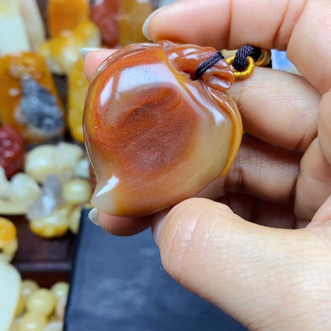 石英质玉（黄龙玉）颈饰未镶嵌