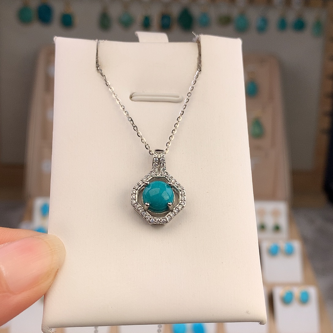 绿松石未镶嵌颈饰