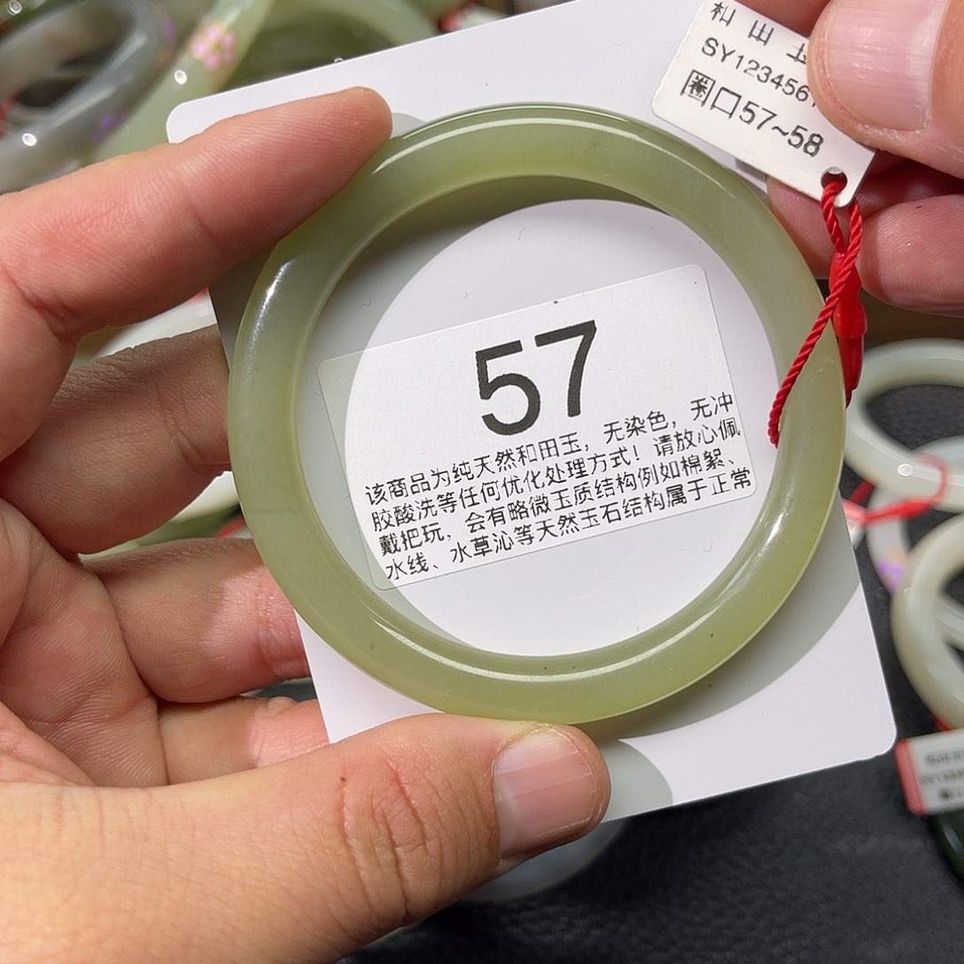 和田玉手镯未镶嵌