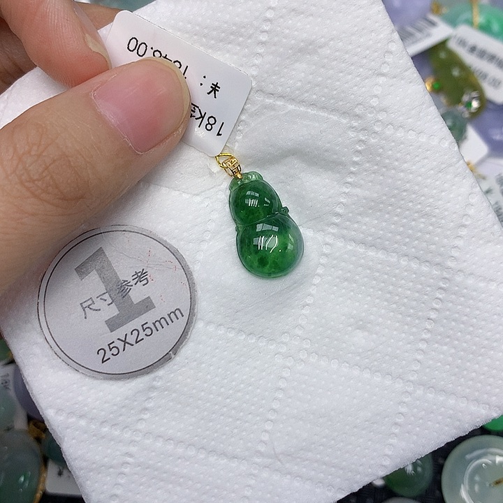颈饰18K金镶嵌翡翠