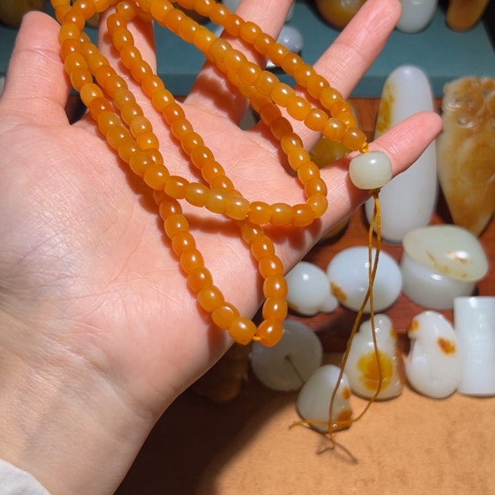 李***闻和田玉未镶嵌颈饰