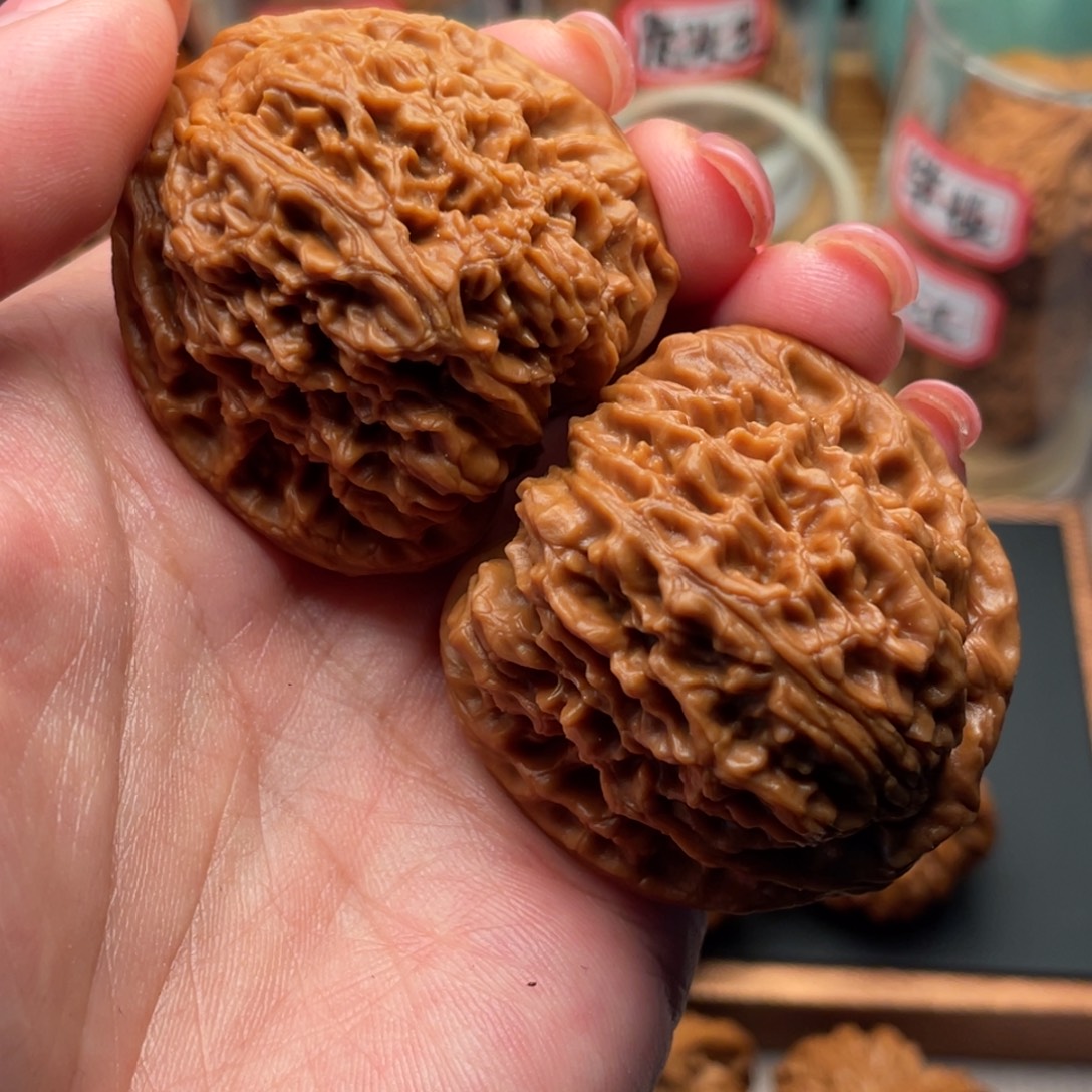 把件桃核全品46.4克正三角疆42+