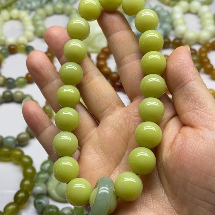 蛇纹石玉手持未镶嵌