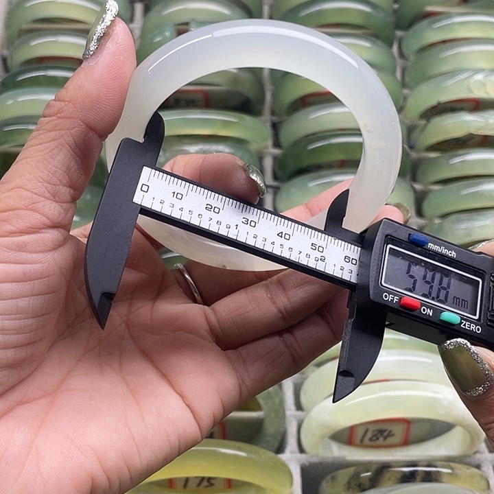 蛇纹石玉未镶嵌手镯171