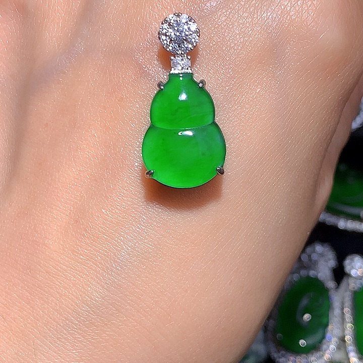 翡翠未镶嵌颈饰吊坠