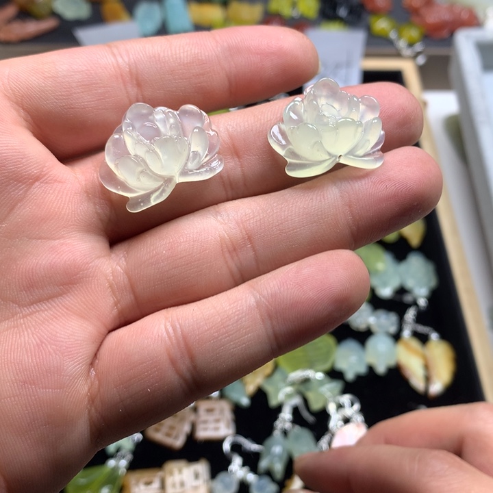 蛇纹石玉耳钉足银镀金镶嵌