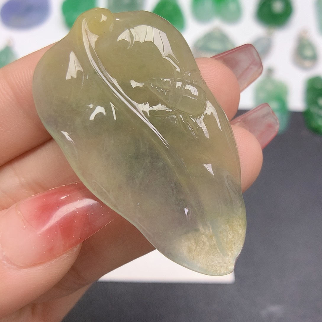 翡翠颈饰未镶嵌叶子