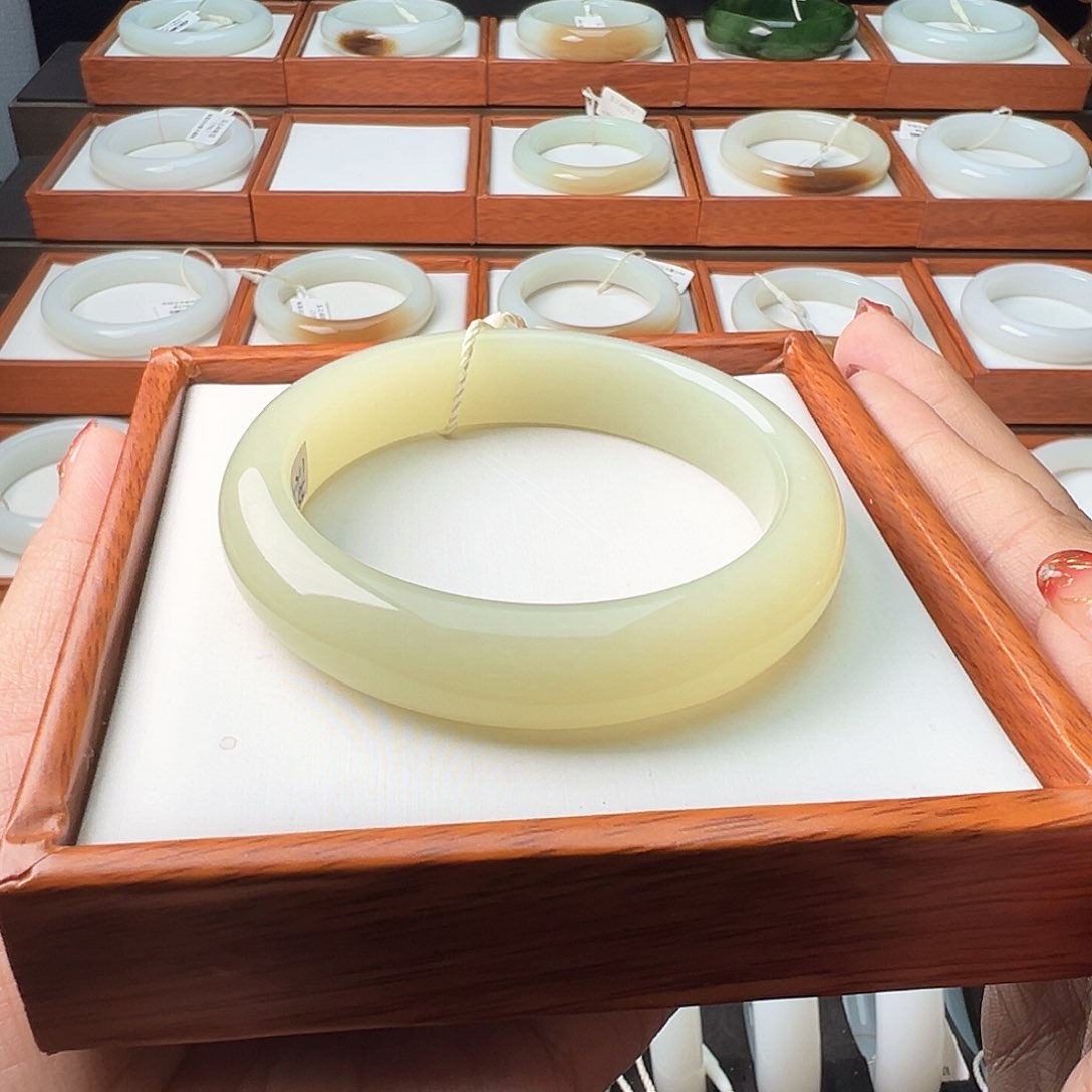 和田玉手镯未镶嵌c****w55