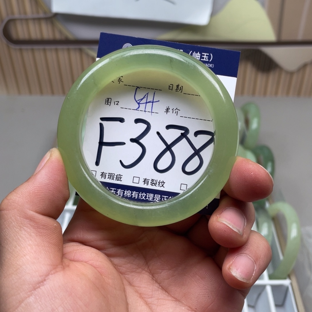 岫玉手镯手镯未镶嵌
