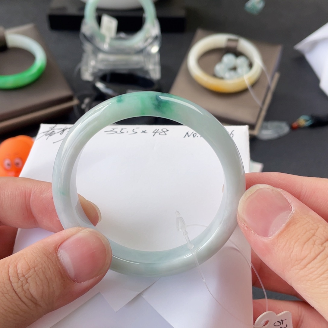 翡翠颈饰未镶嵌53正圈 有纹