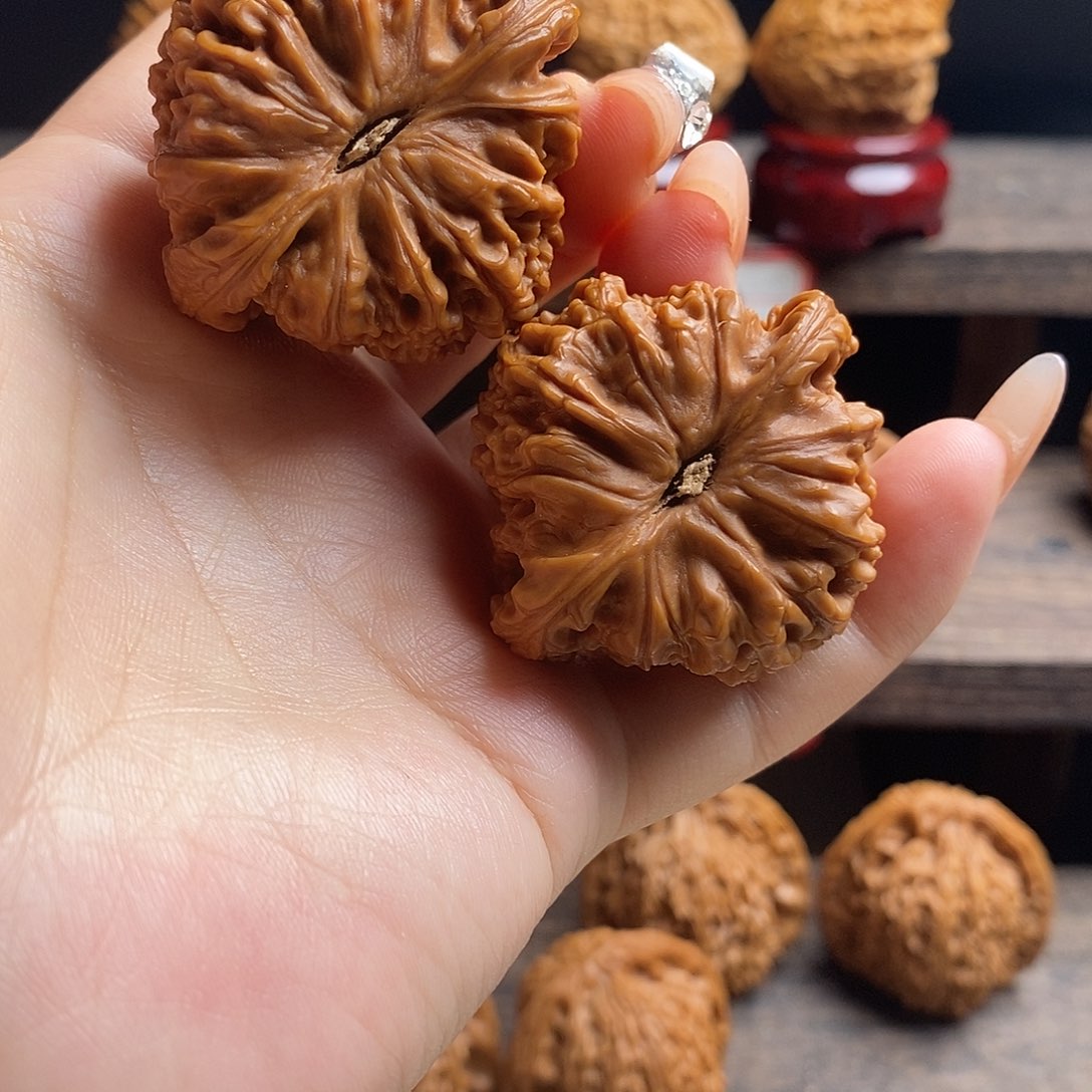 葫***笛文玩核桃吊坠赵喜满南疆全品球疆43核桃