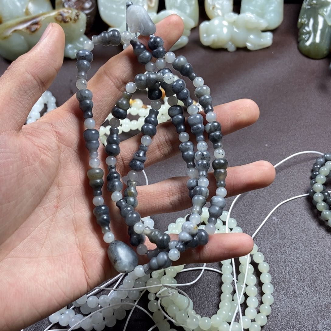 和田玉把件未镶嵌青*?