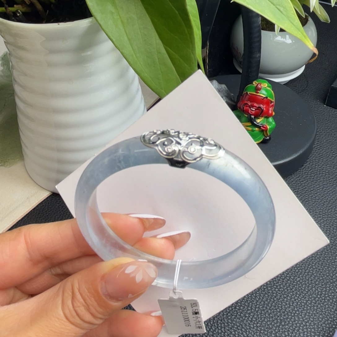 翡翠未镶嵌手镯玻璃种蓝底53.5正圈（询价）